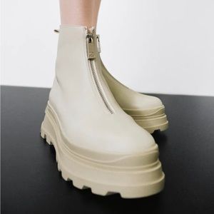 NWT Off White Low Heel Lug Sole Ankle Boot w/ Zip